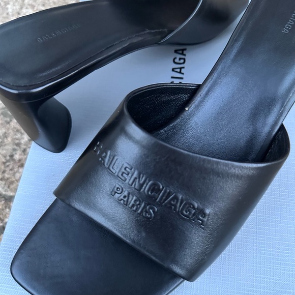 Balenciaga
Dutyfree Slide Sandal sz 11 Us/ 41 - Picture 7 of 12